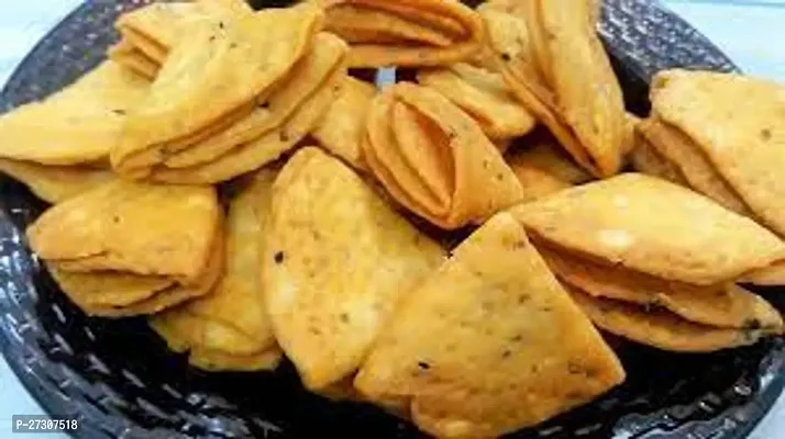 Namkeen Triangle Mathri Crispy- 800 g