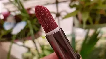 GLITTERY WATER PROOF SHIMMERY FINISH SHINEY LOOK PIGMENTED LIPSTICK-thumb1