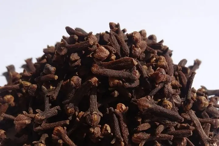 Whole Cloves; Green Cardamom, Pure Kashmiri Saffron