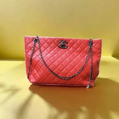The iconic red handbag for ladies