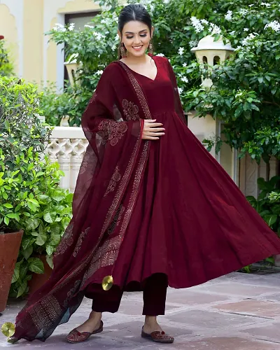 Stylish Women Kurta, Bottom with Dupatta Set