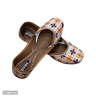 Shahi punjabi Handicrafts Women White Phulkari Thread Work Punjabi Jutti & Mojari in for Girls