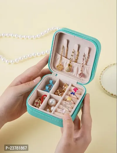 Amazon.com: Hivory Necklace Holder Jewelry Organizer Box - Premium 20 Hooks  Necklace Display Jewelry Tray with Transparent Lid - Elegant Black Jewelry  Holder Showcase Box for Women Girls : Clothing, Shoes & Jewelry