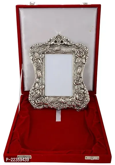 International Gift Silver Aluminum Photo Frame With Beautiful Gift Box Packing And With Carry Bag, 14 Cm