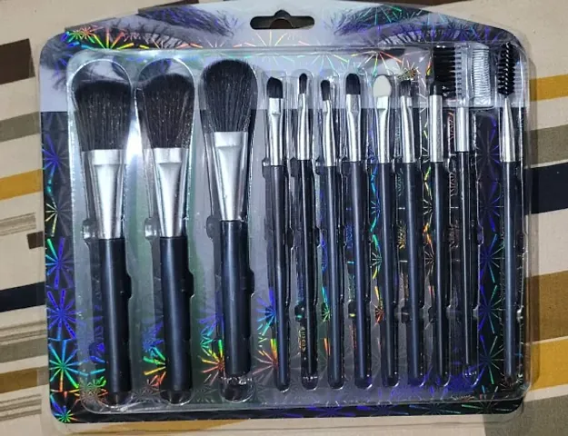 Professional brushes kit for makeup