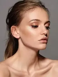 Iconic Highlighter and Wild Illuminating Chrome Metallic For Natural Makeup-thumb3