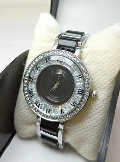 Stylish Metallic Analog Watches for Women