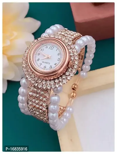 Bracelet type golden colour analog watches for women