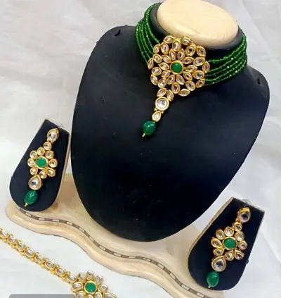 Attractive Stylish Kundan Choker Work Jewellery Set