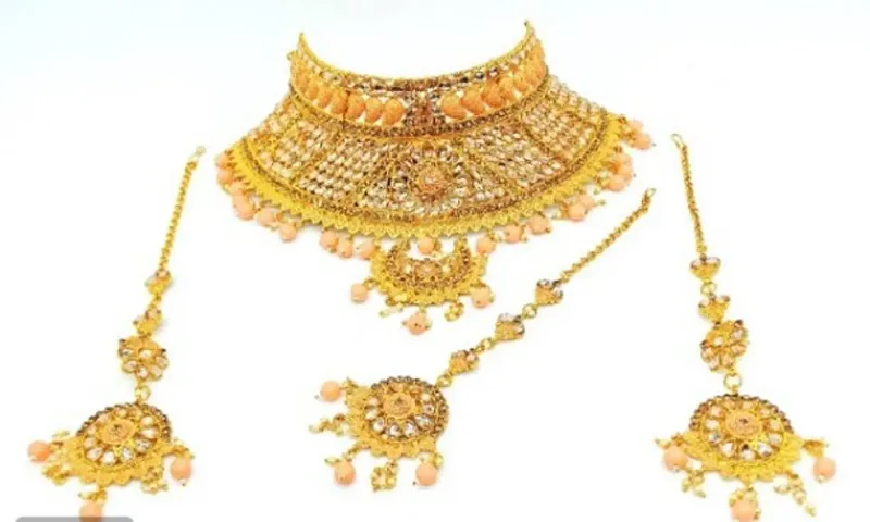 Elegant Designer Gold Plated Kundan Bridal Choker Set