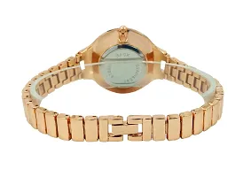 Women's Golden Analog Watch With Metal Strap-thumb2