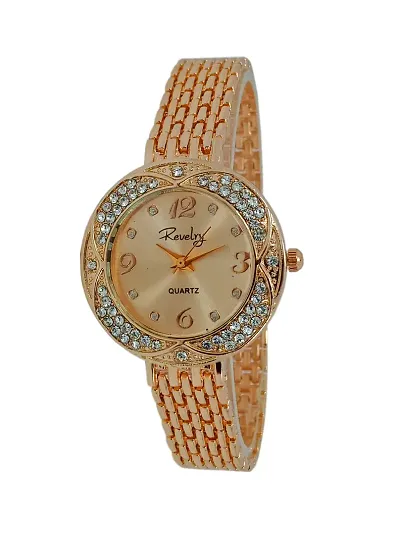 Women's Analog Watch With Metal Strap