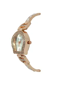 Stylish and Trendy Golden Metal Strap Analog Watch for Women's-thumb1